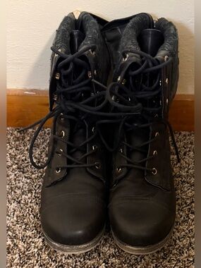 Women's Black Lace-Up Faux Fur Collar Ankle Boots